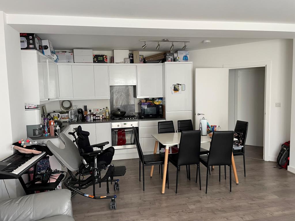 Lot: 105 - FLAT FOR INVESTMENT PRODUCING £10,800 PER ANNNUM -